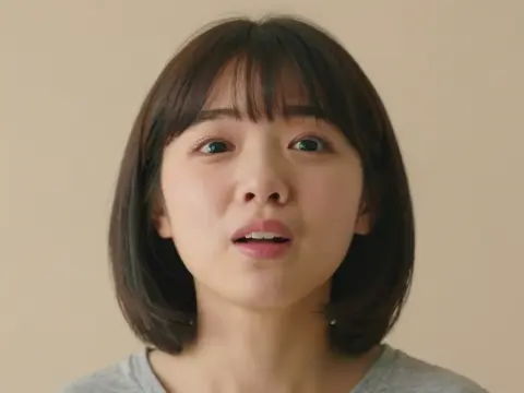 画像生成AIで作成した、恋愛感情を隠している表情の女性の画像